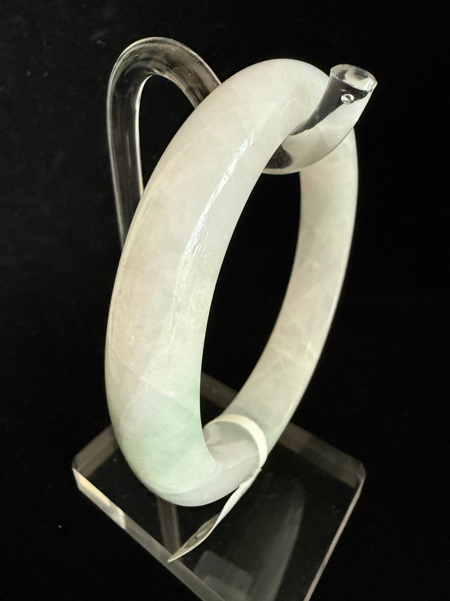 395. Light Lavender Jadeite Bangle