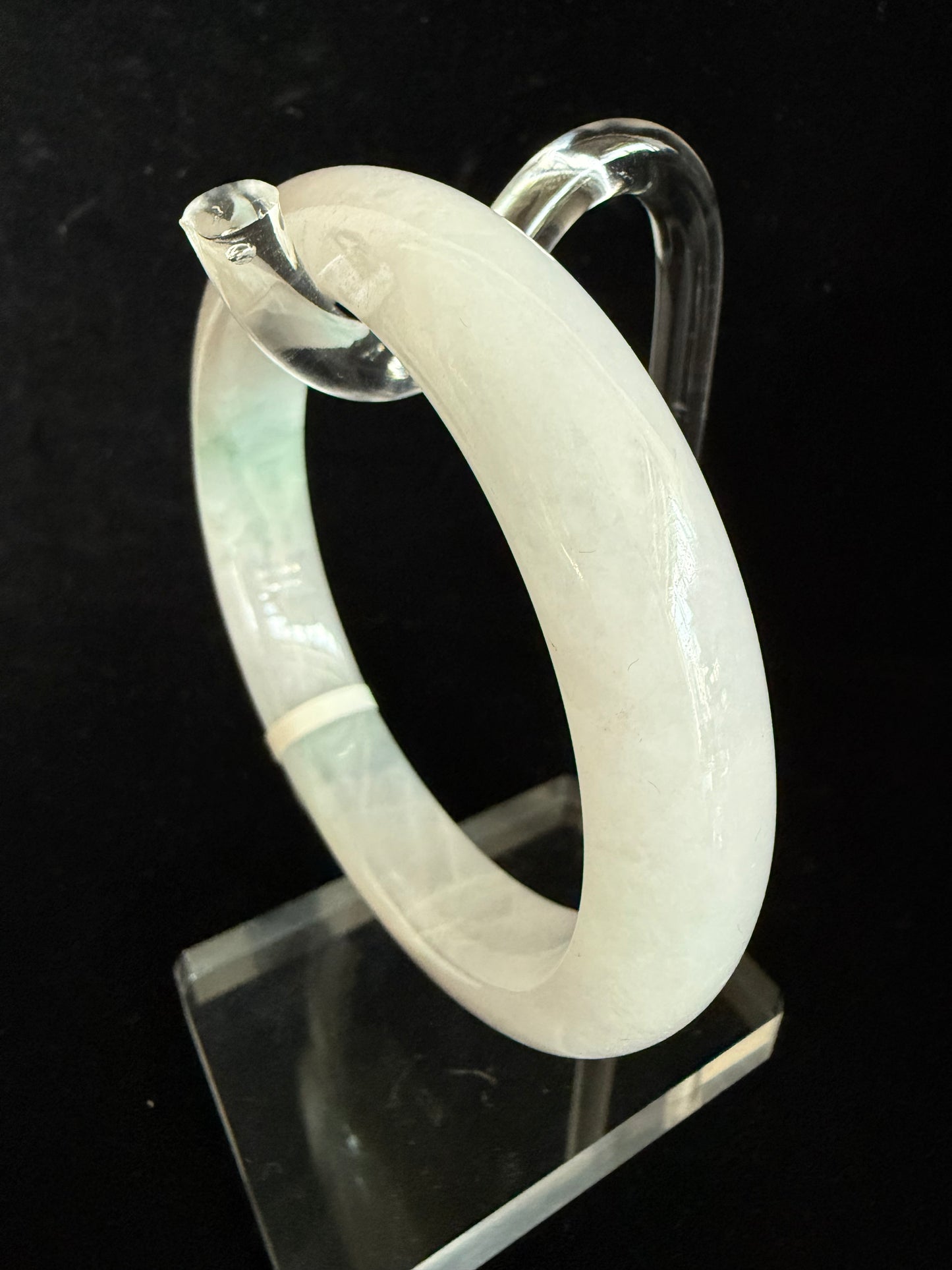 395. Light Lavender Jadeite Bangle