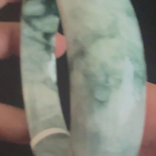 536. Pale green with deep green clouds chunky jade bangle video