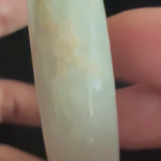 481. Pale green with white cotton patches jade bangle video