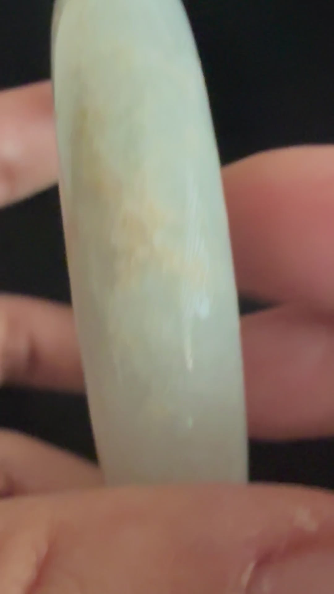 481. Pale green with white cotton patches jade bangle video