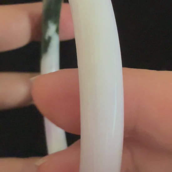 507. Lavender with deep green patch thin jade bangle video